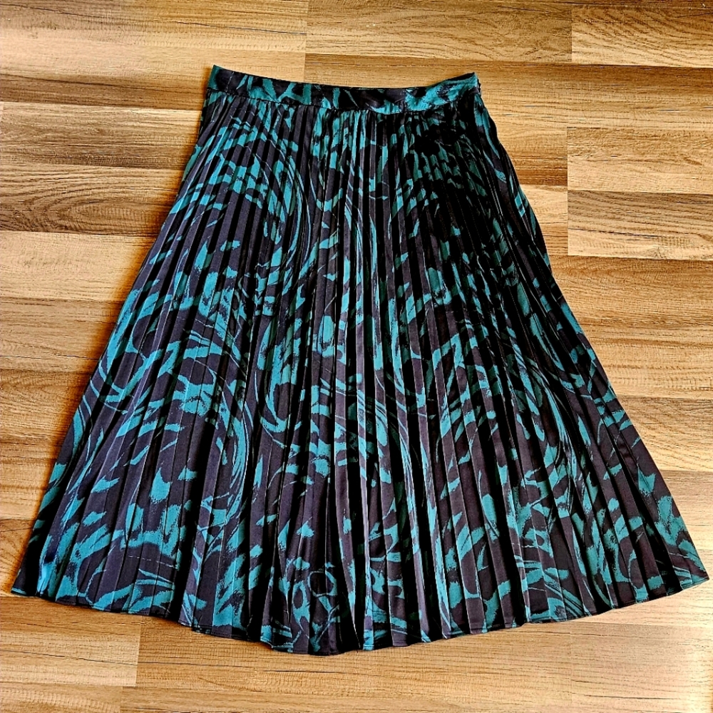 Satin pleated Midi Skirt